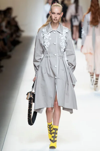 Look 29